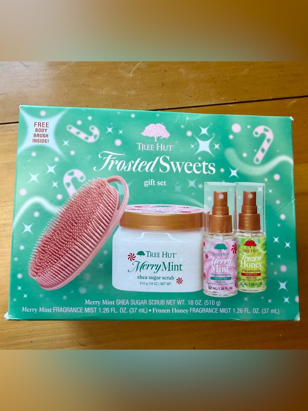 Tree Hut 
Frosted Sweets Merry Mint Gift Set - Pink Brush & Mint Scents